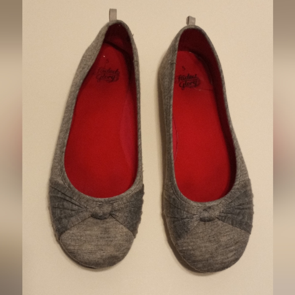 Grey flats - Picture 2 of 9